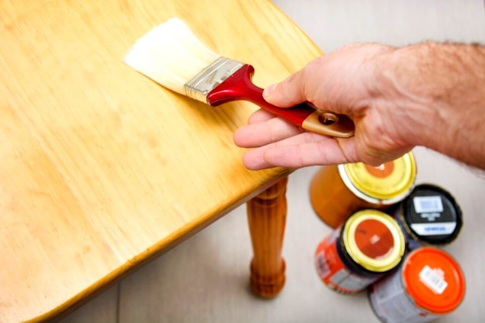 Peindre une table