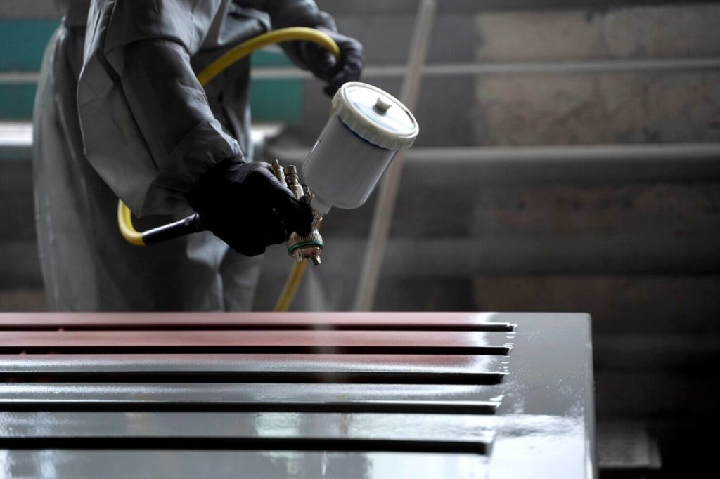 Sablage d'un banc en bois