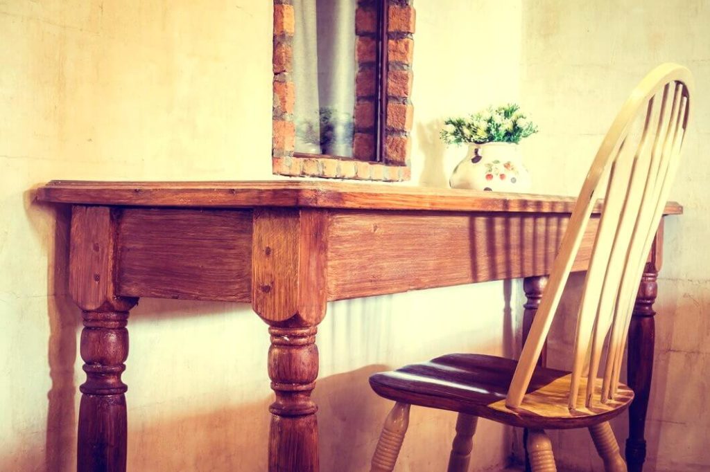 Table et chaise décoratifs