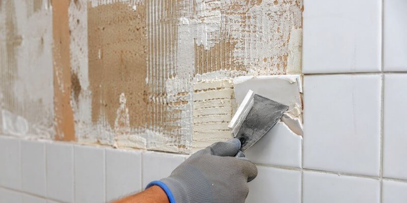 enlever de la faience sur du placo avec un grattoir